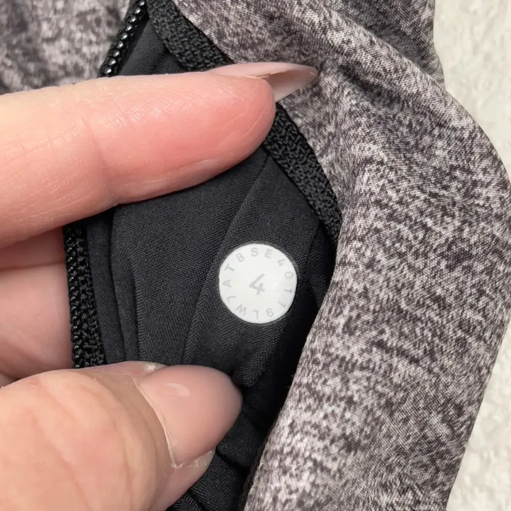 Lululemon Tracker Short‎ V * 4